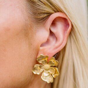 NWOT Lisi Lerch Tilly Medium Gold Floral Earrings